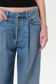Image of model wearing the Agolde Franka Pleated Baggy Jean front view close up
