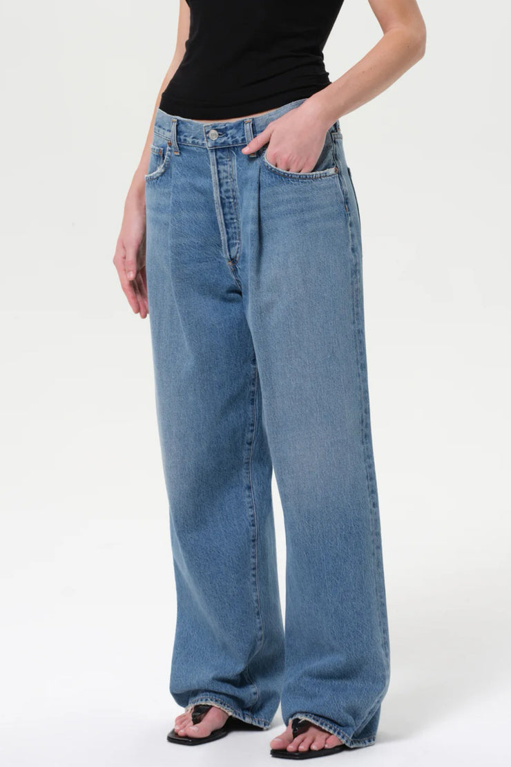 Image of model wearing the Agolde Franka Pleated Baggy Jean side angled view