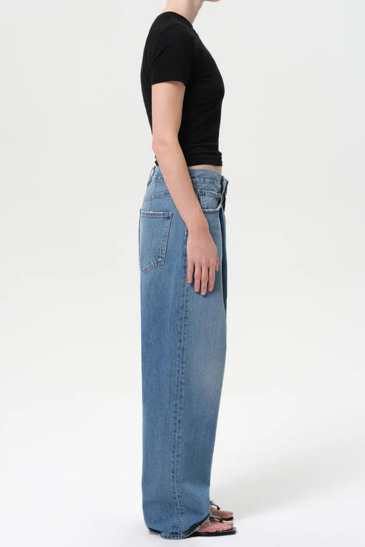 Image of model wearing the Agolde Franka Pleated Baggy Jean side view