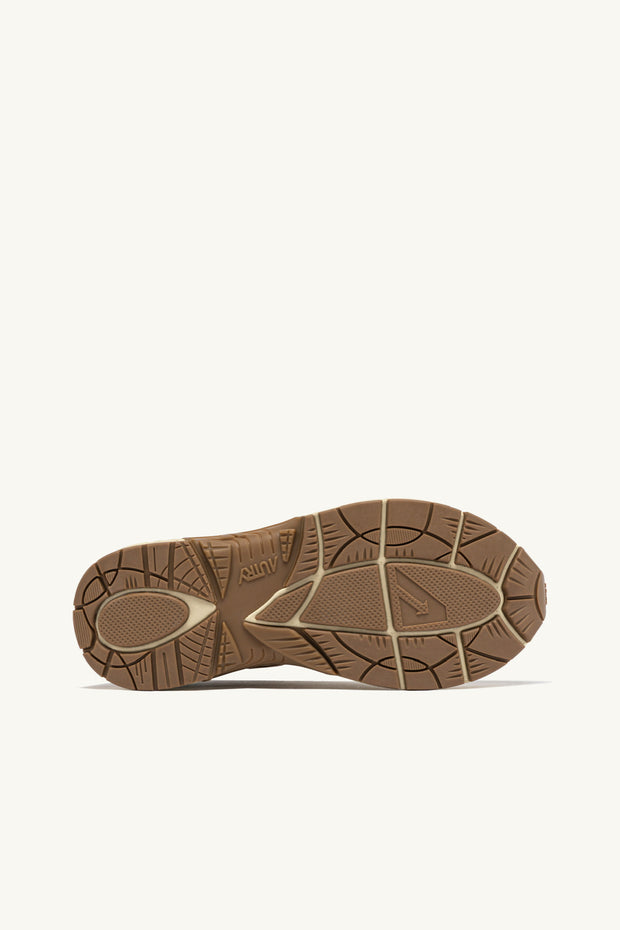 Image of the Autry Hyperway Low bottom view