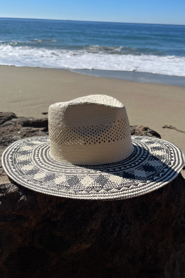 Image of BTB Nora hat in natural/black