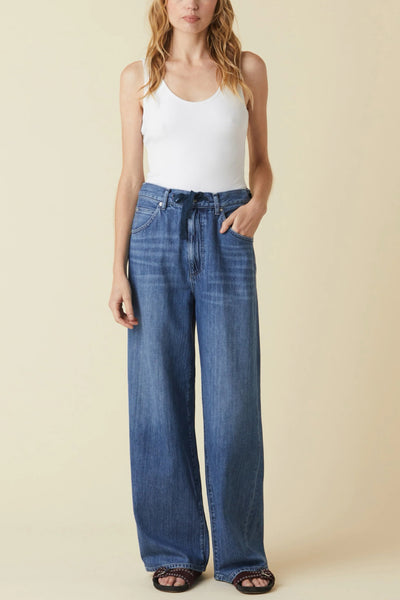 Image of model wearing the Le Jean Luna Relaxed front view