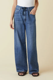 Image of model wearing the Le Jean Luna Relaxed front view