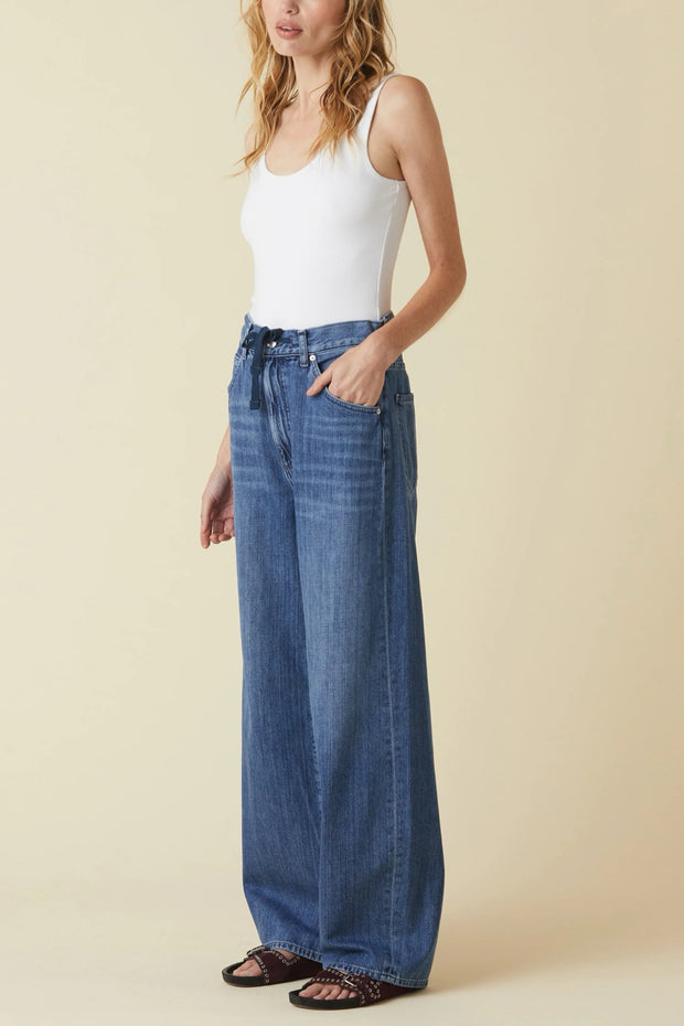 Image of model wearing the Le Jean Luna Relaxed side view