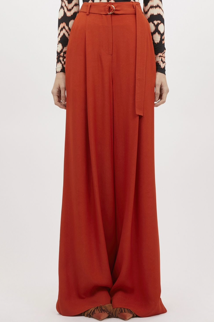 Image of model wearing Ulla Johnson Lydia pant in red oxide