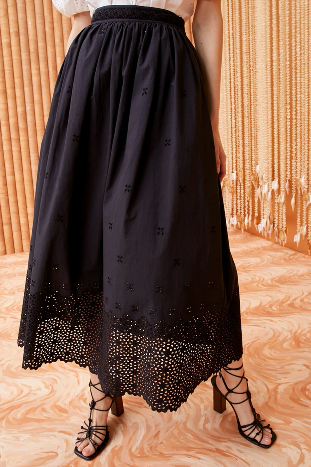 Image of model wearing Ulla Johnson Marisol skirt in noir