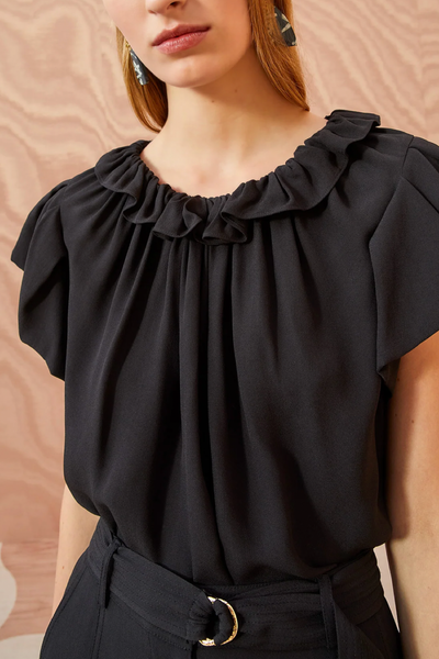 Image of model wearing Ulla Johnson Monika top in noir