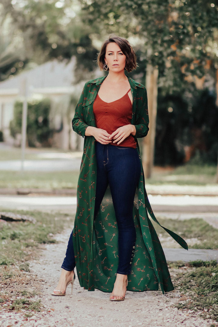 Model wearing L'agence Piper jean with cami and duster under a tree 