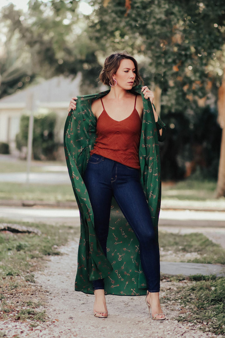 Model wearing L'agence Piper jean with cami and duster under a tree